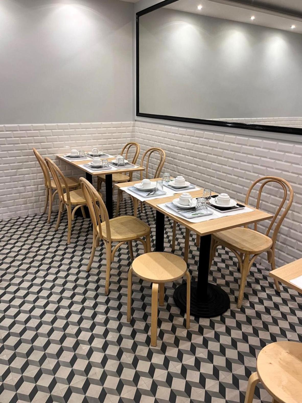 Hotel Hipotel Voltaire Bastille Paris